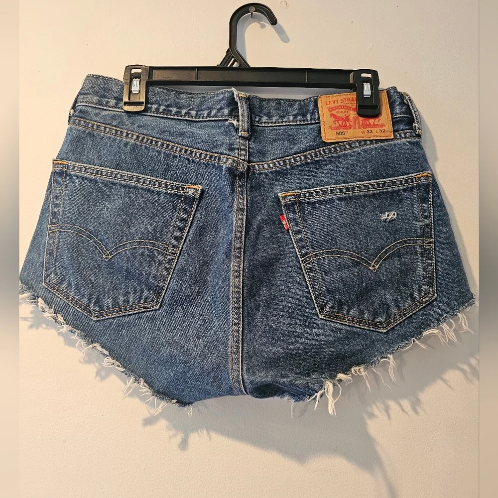Levi’s 505 Cutoff Denim Shorts W32 Distressed Raw Hem Vintage - Picture 3 of 6